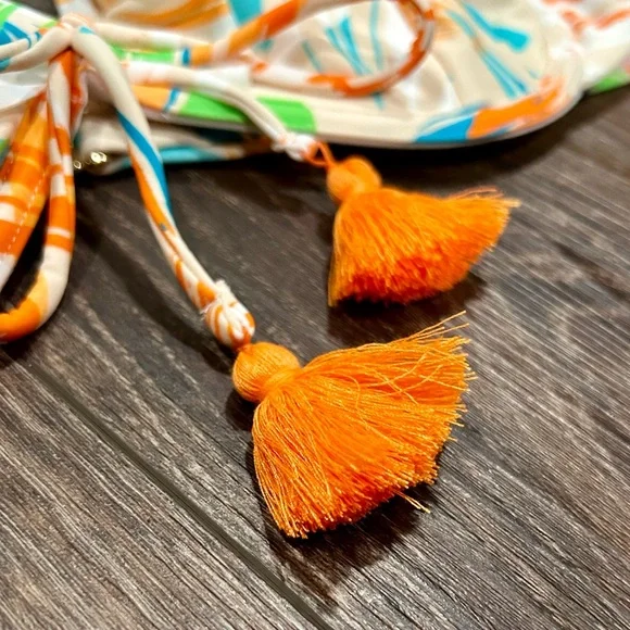 🦋 NWT Cupshe bikini top, extra-large, floral with ruffles and tassels - Picture 2 of 8